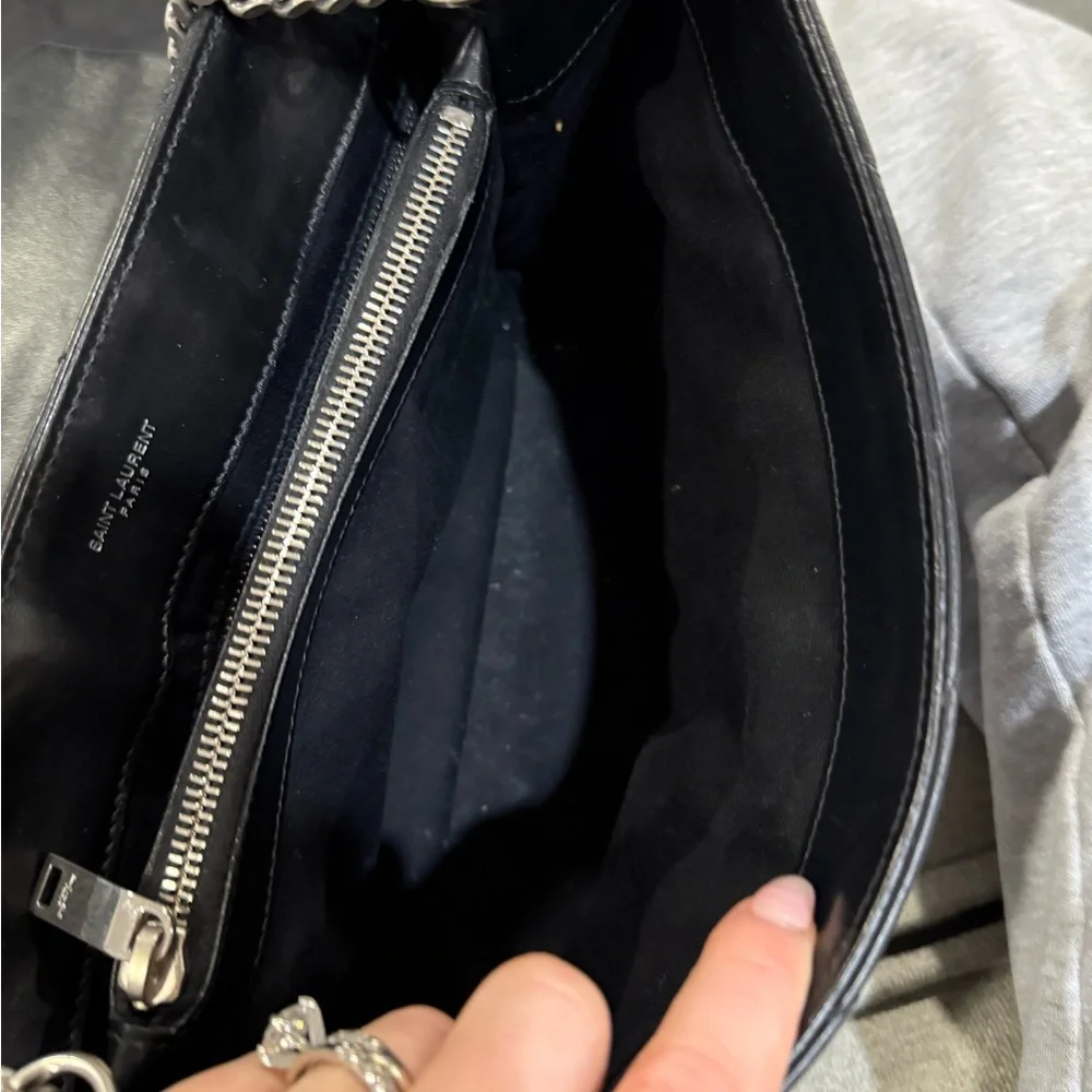 Saint Laurent Medium Loulou Matelassé Leather Shoulder Bag - Picture 11 of 16